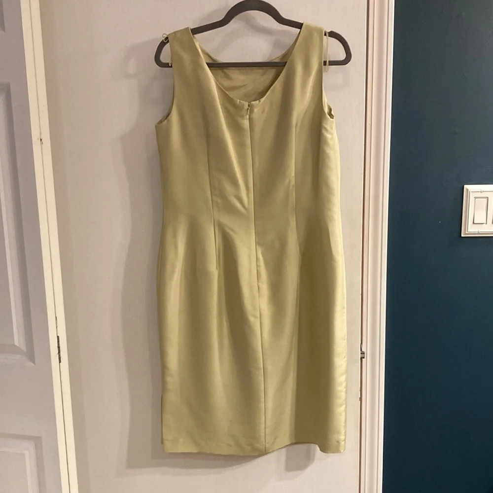 Maggy London silk sheath pale green dress - Picture 3 of 4